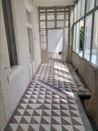 mosaico hidráulico padrão Meia Esquadria aplicado no piso de uma marquise em Lisboa