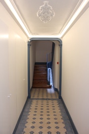 mosaico hidráulico padrão Cantos aplicado no piso de um hall de entrada em Lisboa 