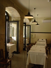 mosaico hidráulico com o padrão Ouros aplicado num restaurante em Lisboa