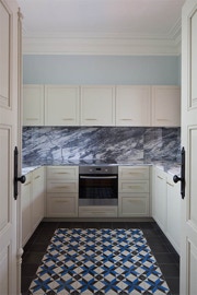 mosaico hidráulico padrão Estrela Norte aplicado numa cozinha no Porto