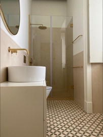 mosaico hidráulico ref Flor de Sal numa casa de banho no Estoril projectada pelo atelier Blue Arquitectura e Construção Lda