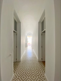 mosaico hidráulico padrão Riscas 8D aplicado na entrada de uma vivenda no Algarve