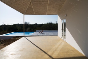 mosaico hidráulico 20 x20 cm ref 509 no exterior de uma vivenda do arquitecto Bak Gordon Arquitectos.