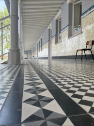 mosaico hidráulico ref Ouros e Faixa Lisboa no Liceu Camões em Lisboa