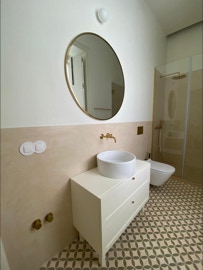 mosaico hidráulico ref Flor de Sal numa casa de banho no Estoril projectada pelo atelier Blue Arquitectura e Construção Lda