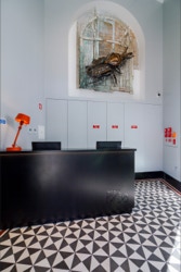 mosaico hidráulico Laços G a decorar o pavimento na recepção do Hotel 1908 em Lisboa num projecto da Sizz Design