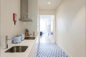 mosaico hidráulico padrão X 2C aplicado numa cozinha em Lisboa