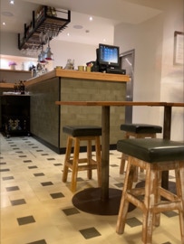 Restaurante Vasco - Porto                                                                                                                                     Mosaico hidráulico no balcao e no piso no restaurante Mozzafiato em Cascais 