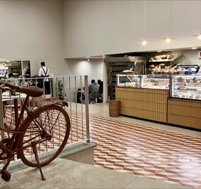 O desenho geométrico Caixa G nas lojas "A Padraria Portuguêsa"