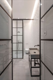 Mosaico hidráulico monocromático numa casa de banho projectada pelo atelier A.3 Arquitectos