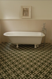 mosaico hidráulico da Projecto Mosaico ref Estrela 2C no piso duma casa de banho projectada pela arquitecta Marta Campos