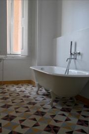 Mosaico hidráulico ref Origami numa casa de banho projectada pelos HO- Arquitectos