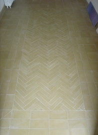 mosaico hidráulico aplicado em herringbone no showroom da Projecto Mosaico em Sintra